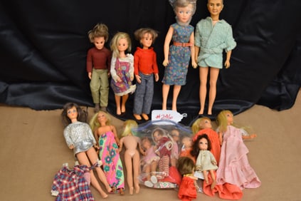 GROUPING OF DOLLS