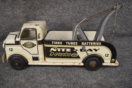 LUMAR TIN 1950'S TOY TRUCK WRECKER