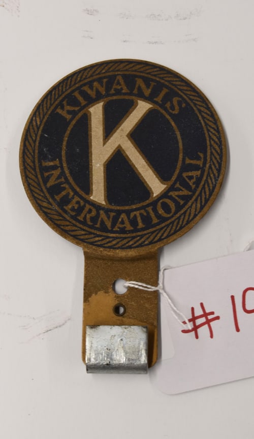 KIAWANIS PLATE TOPPER: KIAWANIS CLUB BRASS PLATE TOPPER