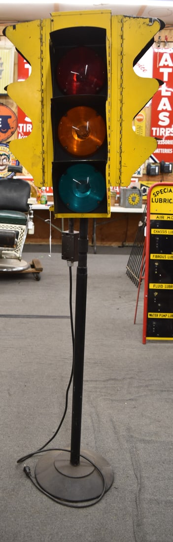 TRAFFIC LIGHT (1 of 3)