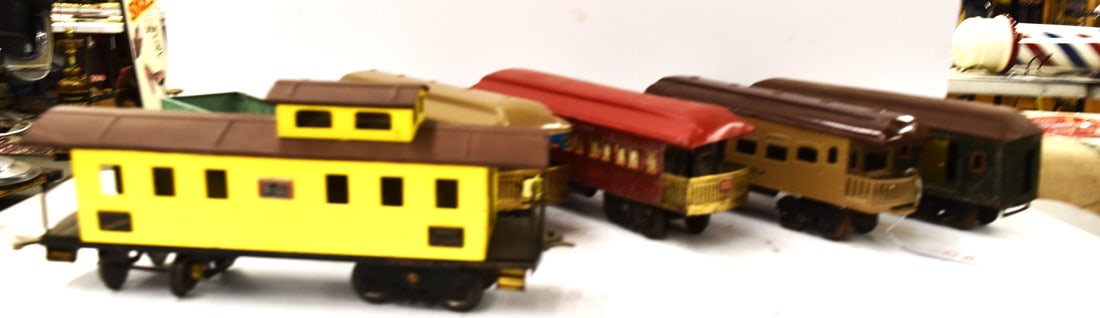 LIONEL TRAIN SET - 2