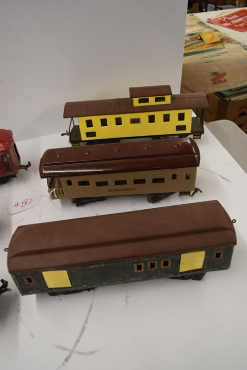 LIONEL TRAIN SET - 5