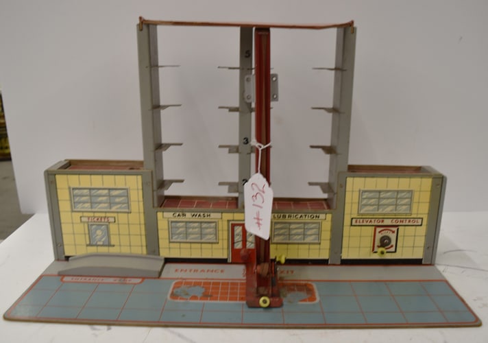 CAR WASH TOY GARAGE (1 of 3)