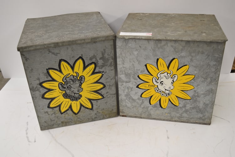 (2) BORDEN'S MILK BOES: (2) BORDEN METAL MILK BOXES