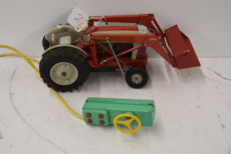 FORD 1841 REMOTE CONTROL TRACTOR (1 of 3)