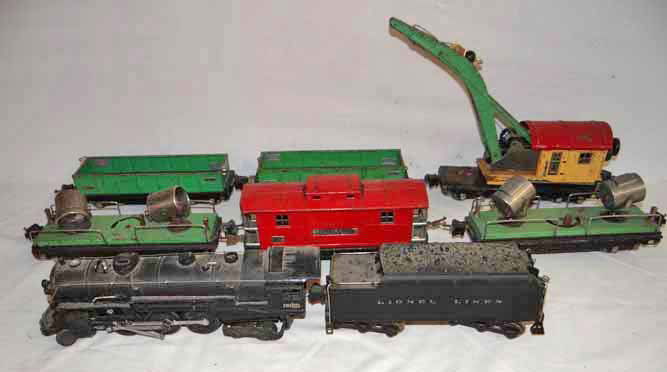Lionel 8 Pc Train Set: Engine # 226E, Tender #2226, Cars #812, 820, 810, 817