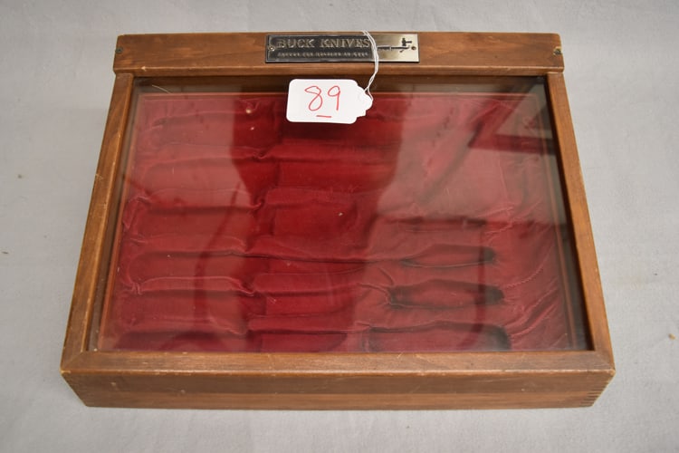 BUCK KNIVES COUNTERTOP DISPLAY CASE (1 of 4)