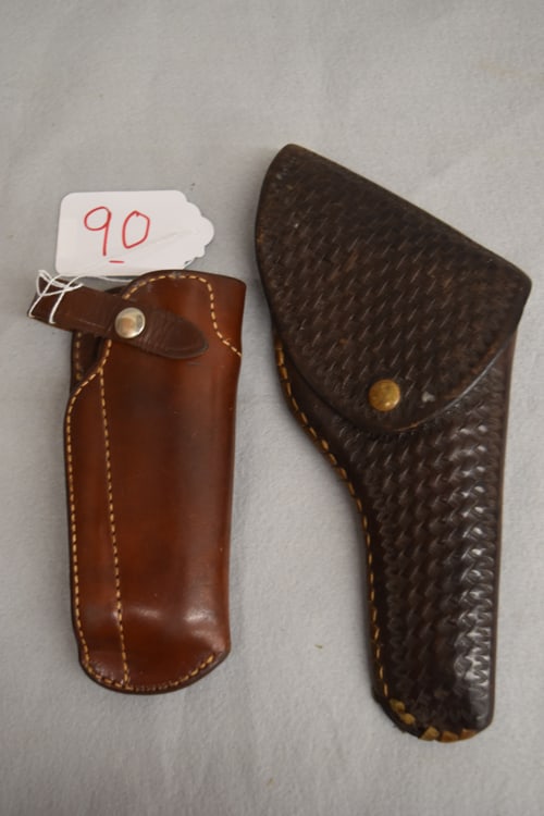 (2) LEATHER PISTOL HOLSTERS: (2) LEATHER PISTOL HOLSTERS TO INC: ONE MARKED EUBANKS LEATHER BOISE IDAHO 90 38C MEASURES 12" L X 5" W - HAS SOME MISSING STITCHING ON BOTTOM AND A BIANCHI CROSS DRAW #128 IN USED CONDITION - MEASURE