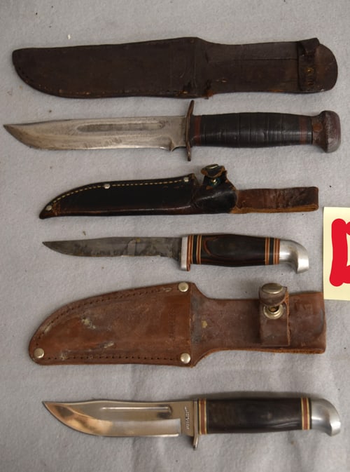 (3) HUNTING KNIVES: (3) FIXED BLADE HUNTING KNIVES INCLUDING SHARP WITH LEATHER SHEATHS ETC