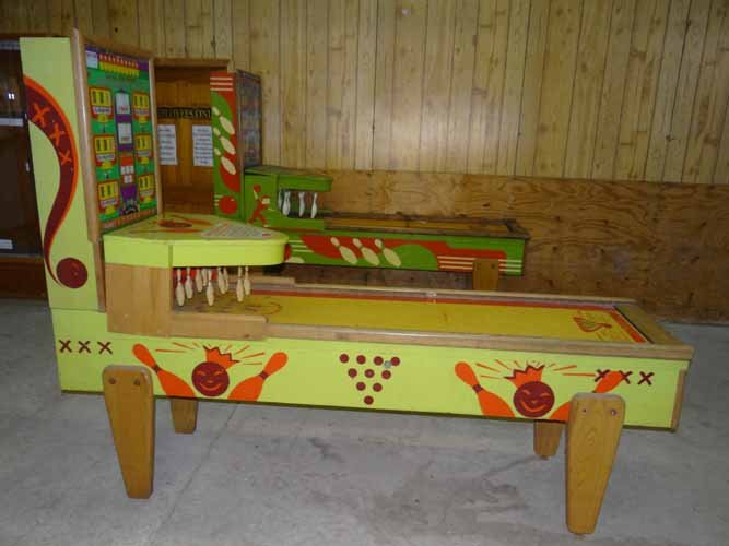 Wooden United Tenth Frame Star Shuffle Alley Bowling