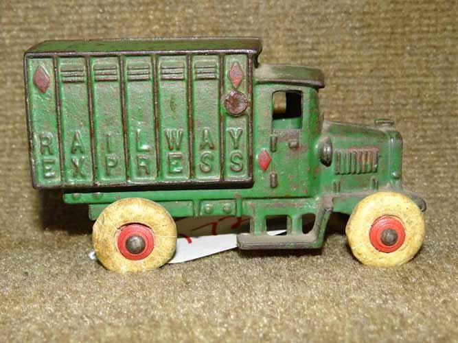 1930's Hubley Cast Iron Railway Express Truck (1 of 4)