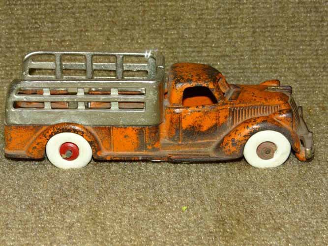 Late 30's Hubley Orange stake Truck (1 of 4)
