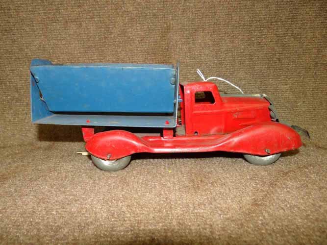 1930's Side Tippiing Dump Truck (1 of 4)