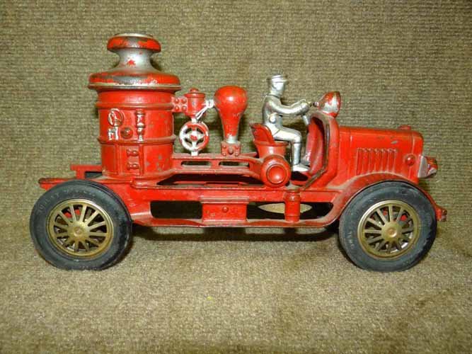 Hubley 20's Fire Engine (1 of 4)
