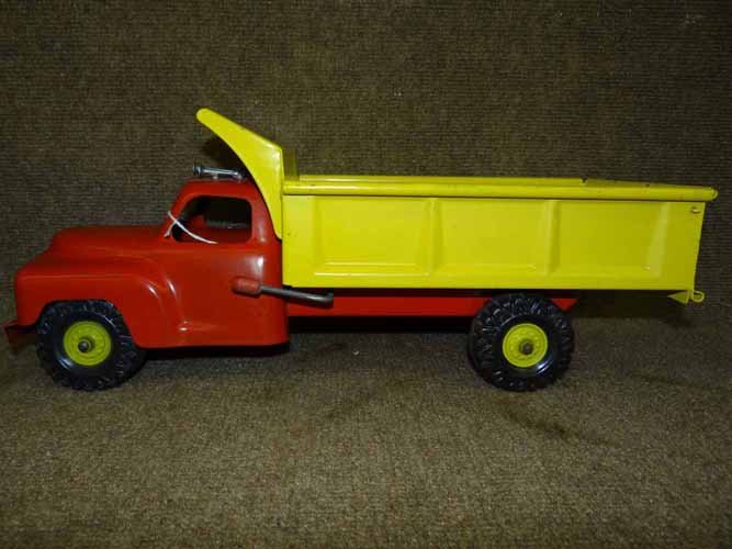 Marx Studebaker Dump Truck (1 of 4)