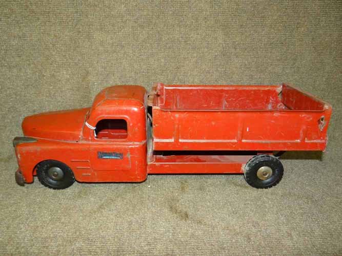 Structo Dump Truck (1 of 4)