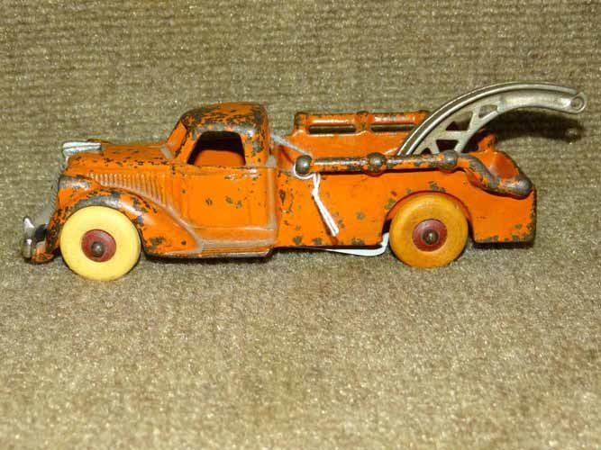 Hubley Wrecker: Late 1930's Hubley Wrecker