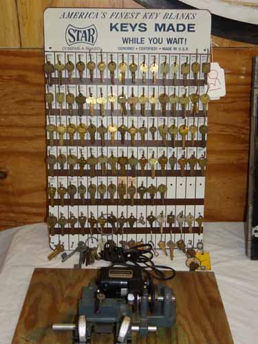 Star Key Blank Display & Key Cutter Machine (1 of 3)