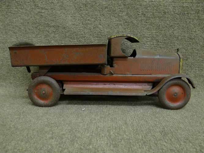 Turner "C" Cab Dump Truck (1 of 4)