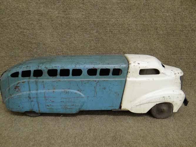 Wyandotte Streamline Bus: Late 1930's Wyandotte Pressed Steel Streamline Bus