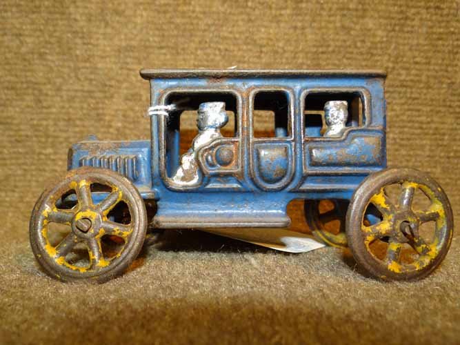 Hubley Town Car (1 of 4)