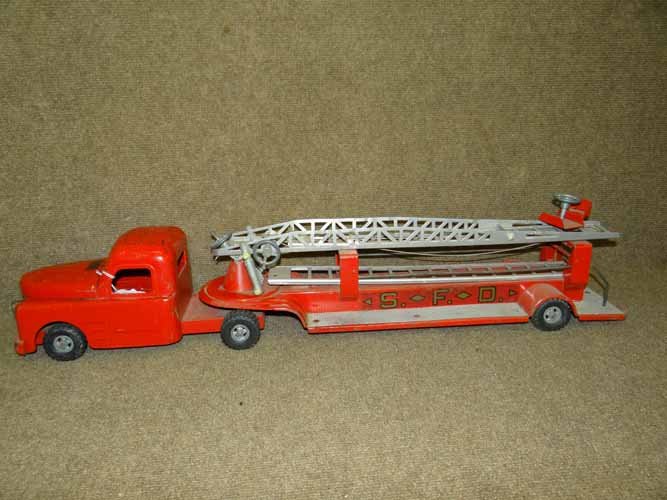 Structo Hook & Ladder Truck (1 of 4)