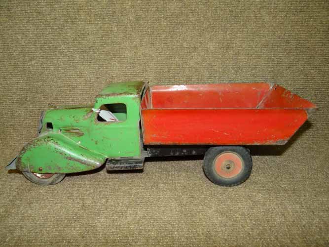 Wyandotte Dump Truck: 1930's Wyandotte Green & Red Dump Truck