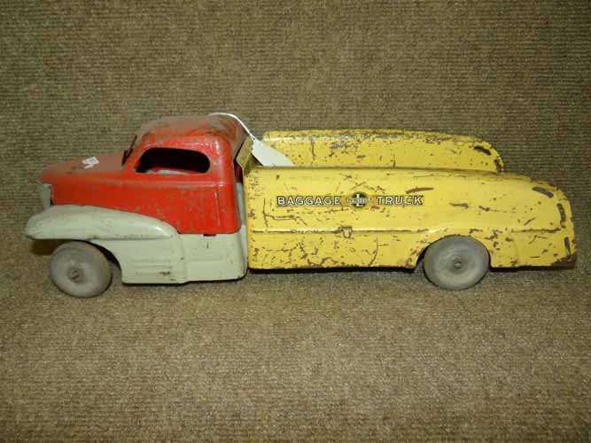 Buddy L Baggage Truck: Late 30's Buddy L Baggage Truck