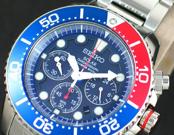 Seiko Solar Powered Watch - Scuba Divers: 100% AUTHENTIC AND BRAND NEW SEIKO MEN WATCH, SEIKO JAPAN SOLAR V175 MOVEMENT, 200M WR, SCUBA ABILITY, DATE CALENDAR, POWERED BY BOTH NATURAL AND ARTIFICIAL LIGHT - NO BATTERY CHARGE, HOLD CHARGE FOR