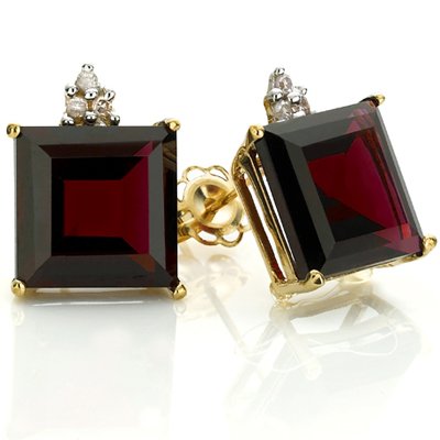 Genuine Diamond & Garnet 6.04 cts Solid Gold Ear Rings: Genuine Diamond & Garnet 6.04 cts Solid Gold Ear Rings......10k solid yellow gold 0.73 grams; genuine Diamonds 0.030 carats...si2/G/I; Genuine Garnet...persian red color...6.04 carats;