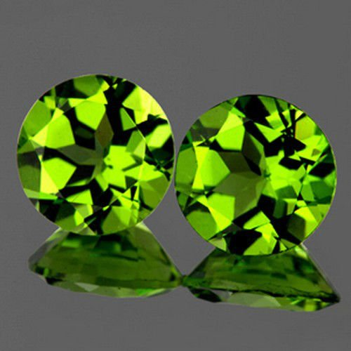 Natural Peridot Pair 5.80 cts - VVS (1 of 1)