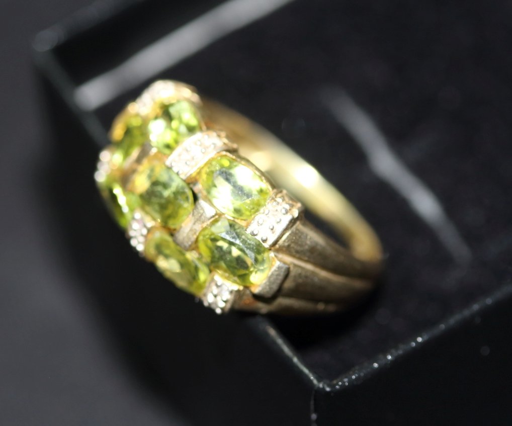 Antique Peridot & Diamond Ring 3.41 carats (1 of 2)