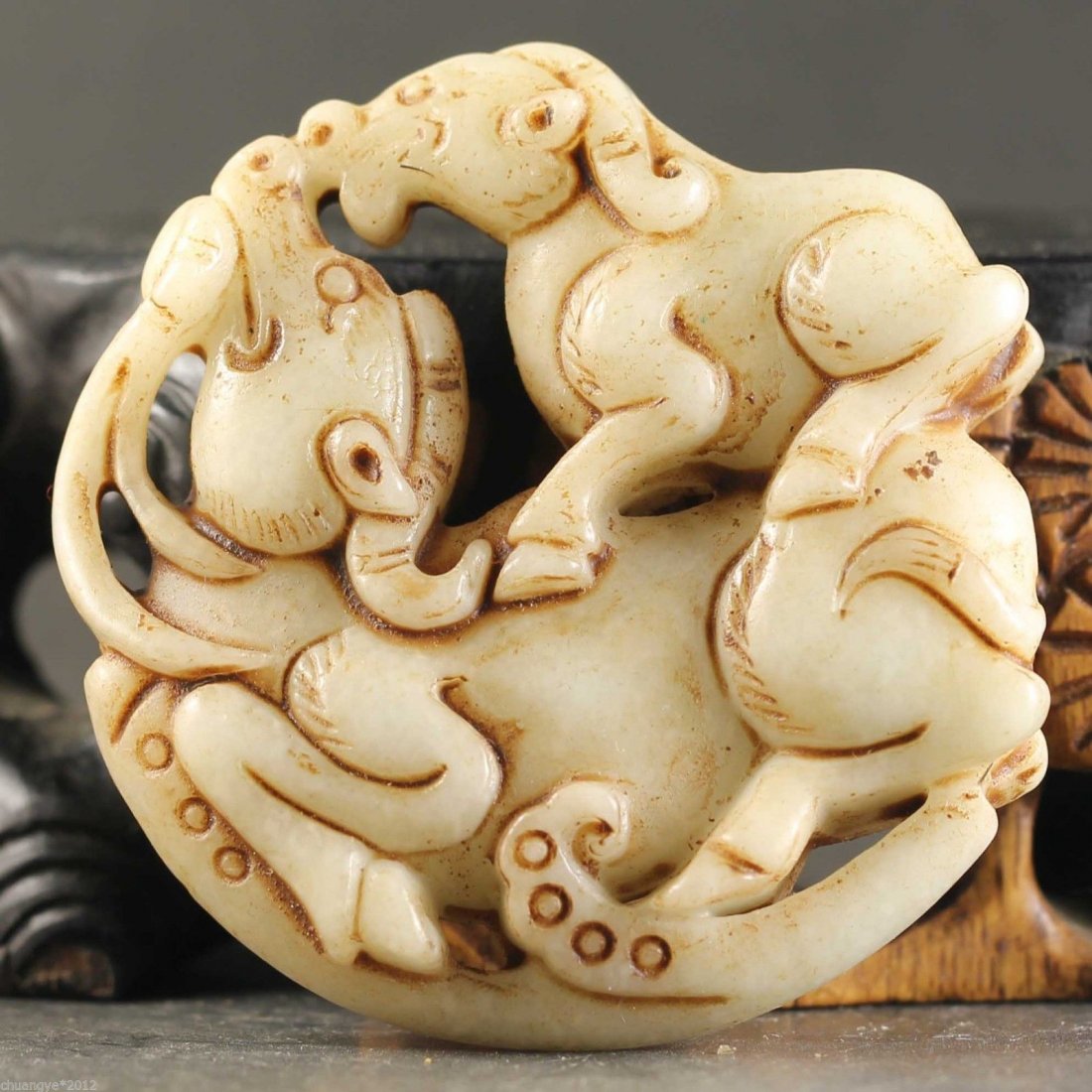 Old China Jade hand-carved Dragon Pendant (1 of 1)