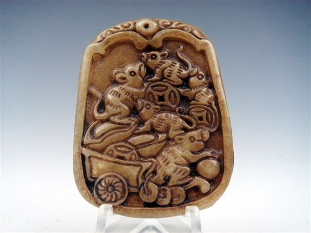Chinese Jade Mouse Family Steal Treasure Pendant (1 of 3)