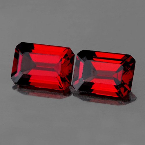 Natural Red Mozambique Garnet 3.85 cts (Flawless-VVS1) (1 of 1)