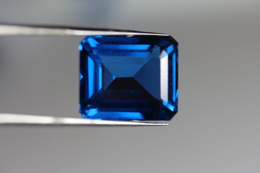 Natural London Blue Topaz 20.62 carats - VVS (1 of 1)