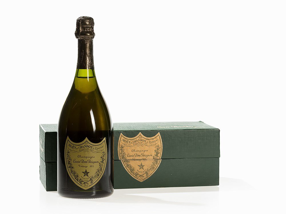 1 Bottle 1973 Moët & Chandon Cuvée Dom Pérignon,: One bottle of Cuvée Dom Pérignon Produced by Moët & Chandon 1973 vintage Champagne, France Original filling quantity: 0.75 l Fill level: < 3 cm Wine Spectator (1995): 90/100 This lot comprises one