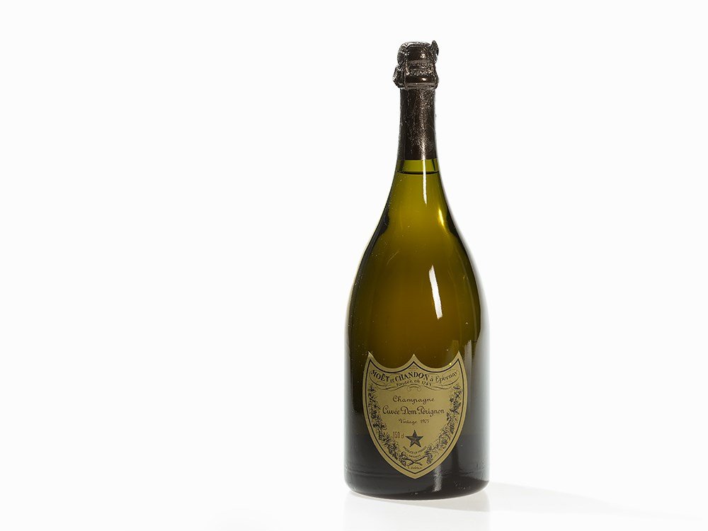 1 Magnum Btl 1975 Moët & Chandon Cuvée Dom Pérignon,: One magnum bottle Cuvée Dom Pérignon Produced by Moët & Chandon 1975 vintage Champagne, France Original filling quantity: 1.5 l Fill level: < 2 cm This lot comprises one magnum bottle of 1975 vinta