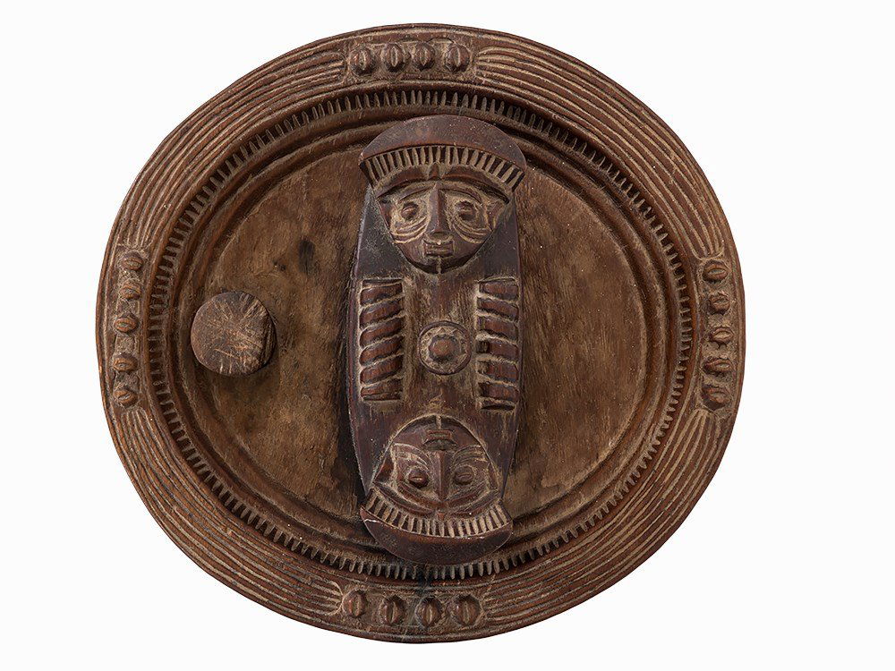 Igbo, ‘Okwa Oji’ Kola Nut Bowl, Nigeria, c. 1940: Wood Igbo, Nigeria, circa 1940 Round ritual bowl with carved and decorated rim With relief-carved lidded compartment for kola nuts Overall worn brown patina Diameter: 42 cm Good condition Provenance: