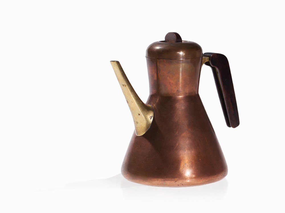 Karl Hagenauer, Coffee Pot, Hagenauer Werkstätte,: Copper, brass, wood, interior nickel-plated Austria, Vienna, around 1930 Hagenauer Werkstätte Vienna (1898-1987) – Manufactory of arts and design objects Design Karl Hagenauer (1898-1956) – Son o