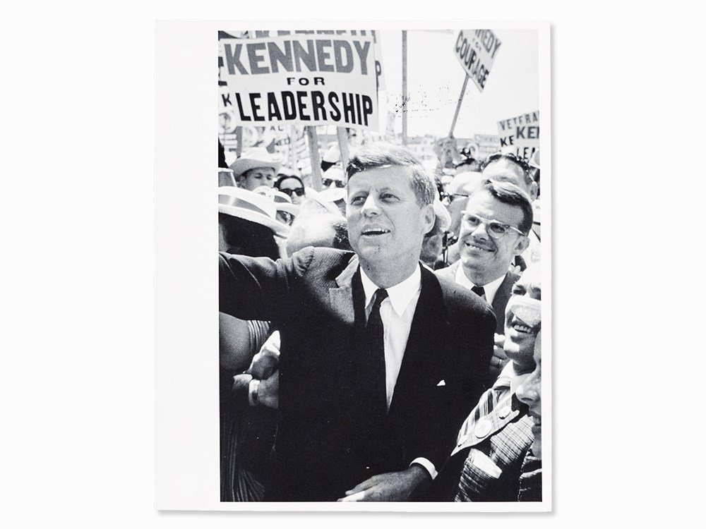 Hank Walker (1921-1996), John F. Kennedy with: Vintage gelatin silver press print Los Angeles, USA, 1960 Hank Walker (1921-1996) – Russian-American photojournalist Copyright stamp on verso ‘CREDIT TO READ: Hank Walker LIFE MAGAZINE © Time Inc