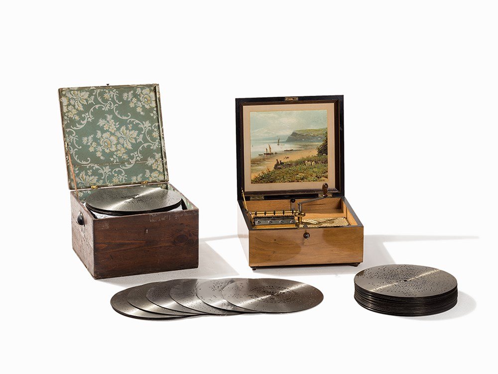 Music Box ‘Kalliope’ with 132 Discs, Leipzig, Germany,: Wooden casing, brass, steel, sheet metal, etc. Germany, Leipzig, around 1910 Kalliope Musikwerke AG, Leipzig – Producer of disc-type music boxes, established in 1880 by Paul Ehrlich Cylinder musical