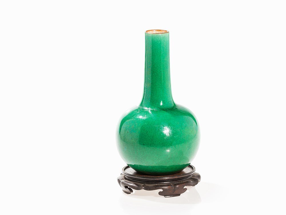 Emerald Green Bottle Vase with Fine Craquelure, late: Porcelain with emerald green glaze China, late Qing dynasty (1644-1911) Bulbous body on a narrow base rim Stressed shoulder with a long neck Fine craquelure on all sides White glaze inside With a wood