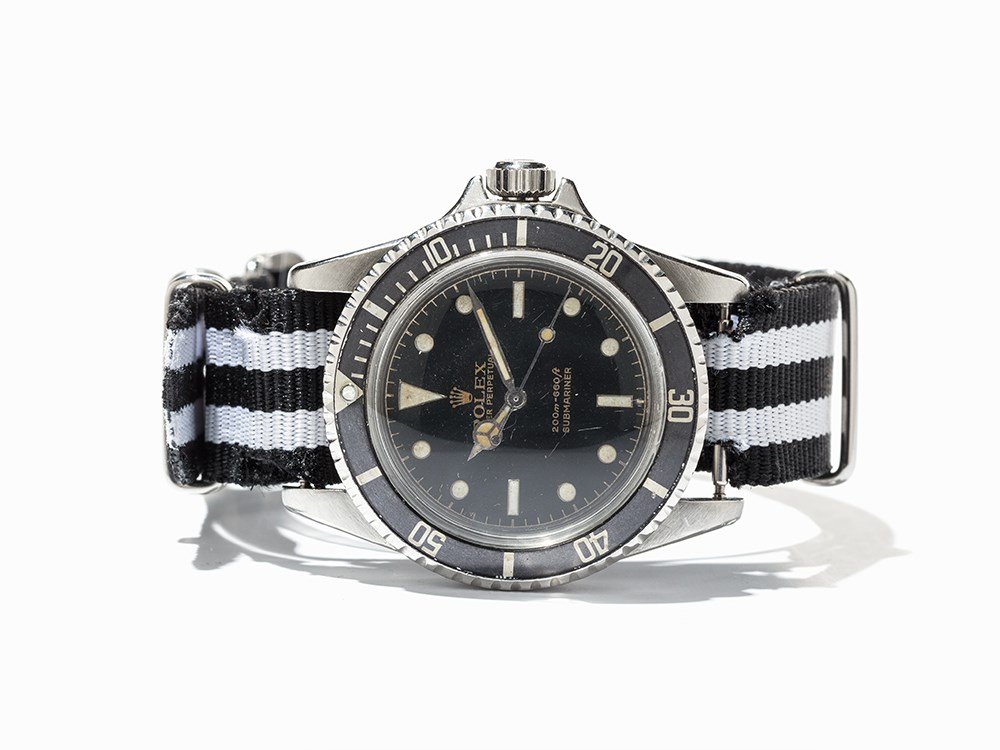 Rolex Submariner, Ref. 5512, Switzerland, Around 1962: Rolex Oyster Perpetual Submariner, ref. 5512 Switzerland, around 1962 Automatic movement, calibre 1560, adj. 5; 25 jewels, hour, minute, second Black dial, silver hands Watch case of stainless steel B