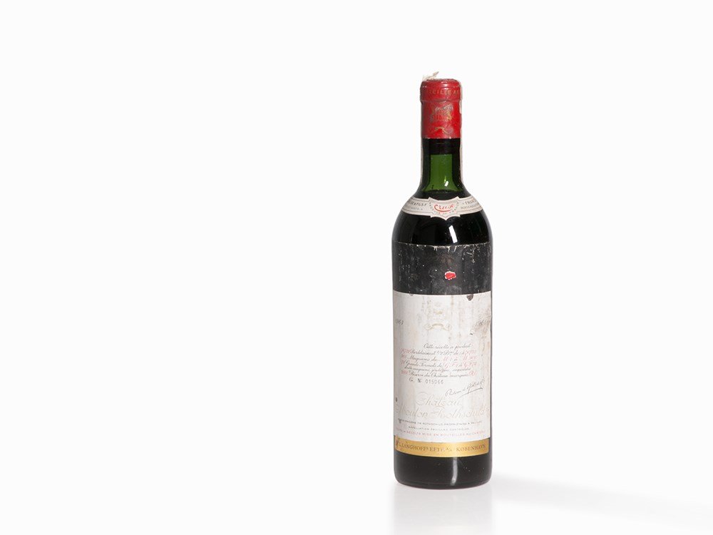 1 Bottle 1961 Château Mouton Rothschild, Pauillac: One bottle of Château Mouton Rothschild 1961 vintage Pauillac, Bordeaux/France Label designed by Georges Mathieu (1921-2012) Original filling quantity: 0.75 l Fill level: top shoulder Robert Parker (