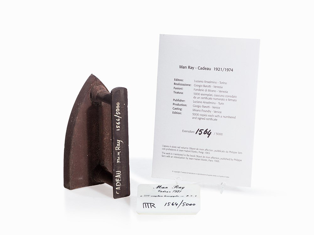 Man Ray, Cadeau, Multiple, 1921/1974: Multiple: iron with rust patina, 14 copper nails France, 1921; edition from 1974 Man Ray (1890-1976) - US-American photographer, film director, painter and object artist and one of the most influentia