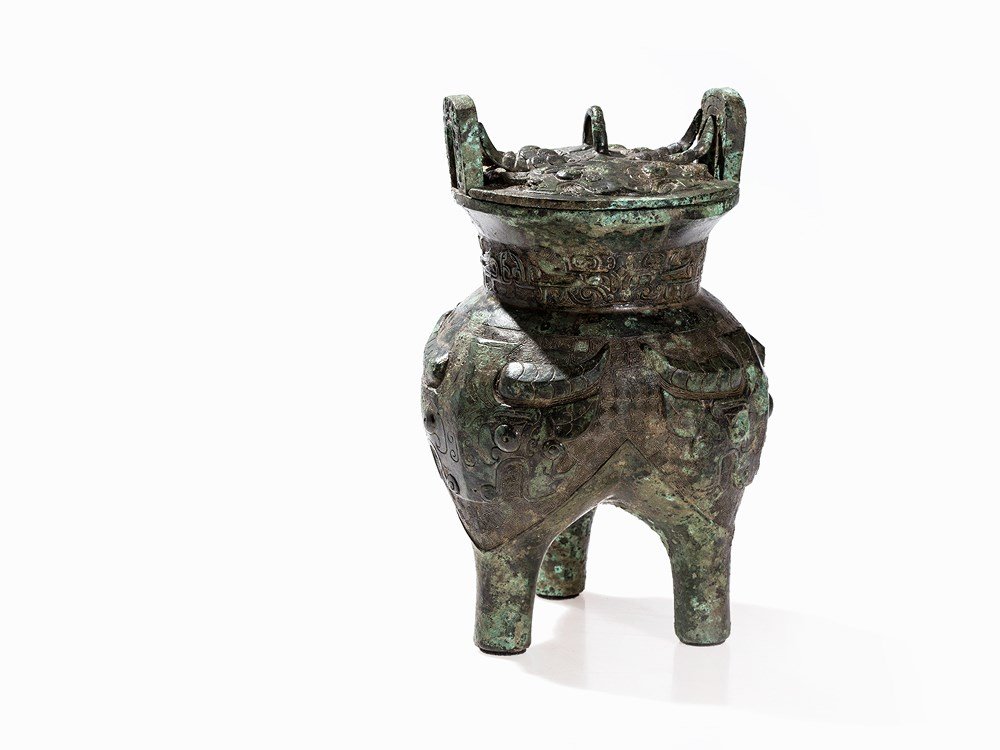 Bronze Vessel LI and Cover with Inscription, Zhou: Bronze China, presumably Western Zhou dynasty (ca. 1050 - 771 BC) Provenance: Property of a French noble man, in the family collection since at least 1967 Bulbous body, raised on three cylindrical, ho