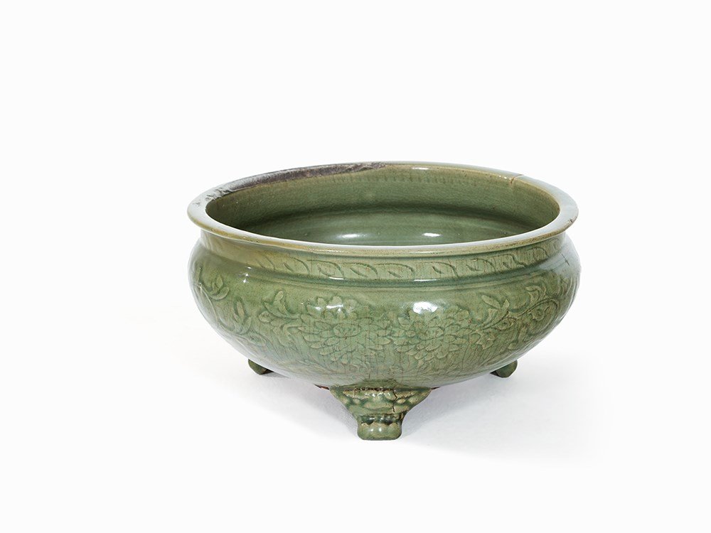 Large Three-Legged Celadon Bowl, China, 19th C. (1 of 6)