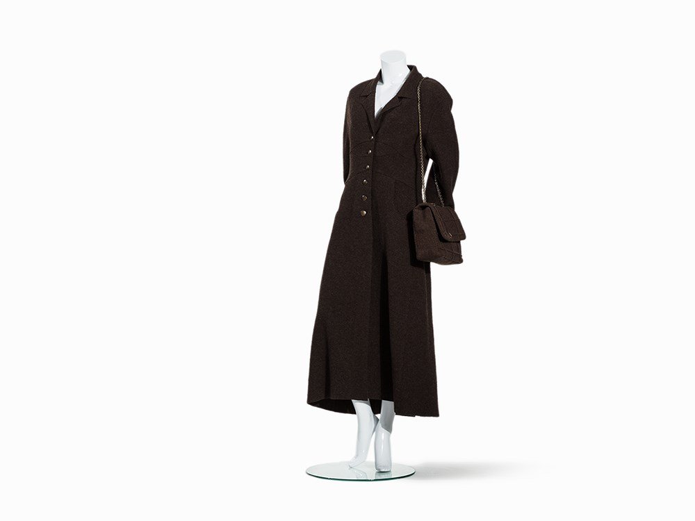 Chanel Reissue 227 Limited Ed. Tweed Jumbo Flap Bag &: Bag: dark brown tweed, ruthenium metal France, 1990 Limited Edition Chanel - established French fashion company, founded by Coco Chanel (1883-1971) in 1909 With Carte d’Authenticité (Number 5835951