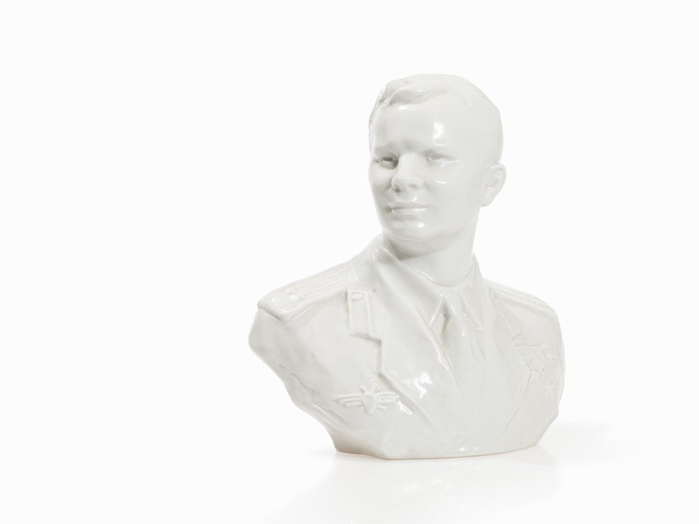 Andrei Dmitriyevich Korsikov, Porcelain Bust, Yuri: Porcelain, white glazed Russia, 1963 Andrei Dmitriyevich Korsikov – Russian sculptor of the 20th century The state porcelain manufactory Lomonosov (1925-1993) Dimensions: 20 x 22 x 12 cm (height x w